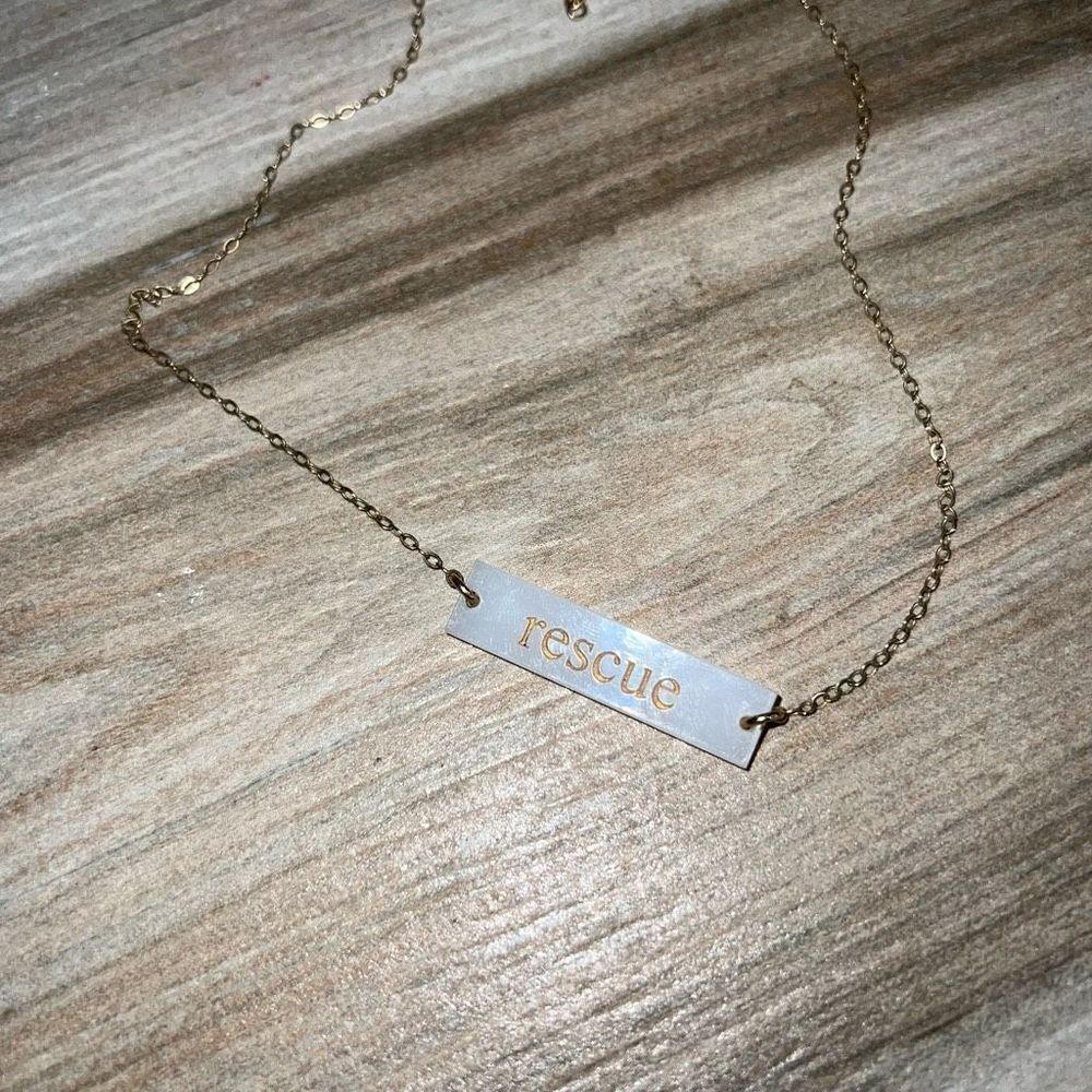 Moon And Lola Rescue Bar Necklace Women’s Statement White And Gold Tone Chain